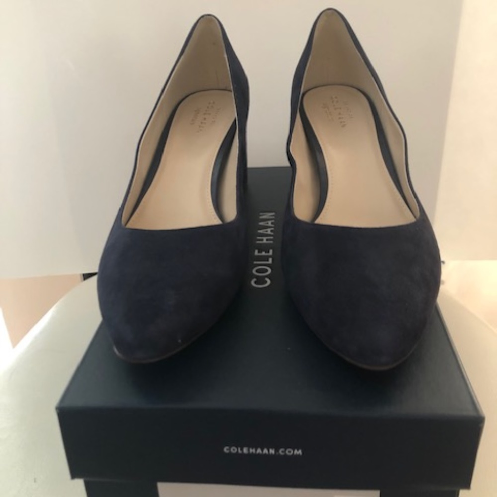 Cole Haan® Justine Suede Pump 55mm. Size 10 - Picture 2 of 6